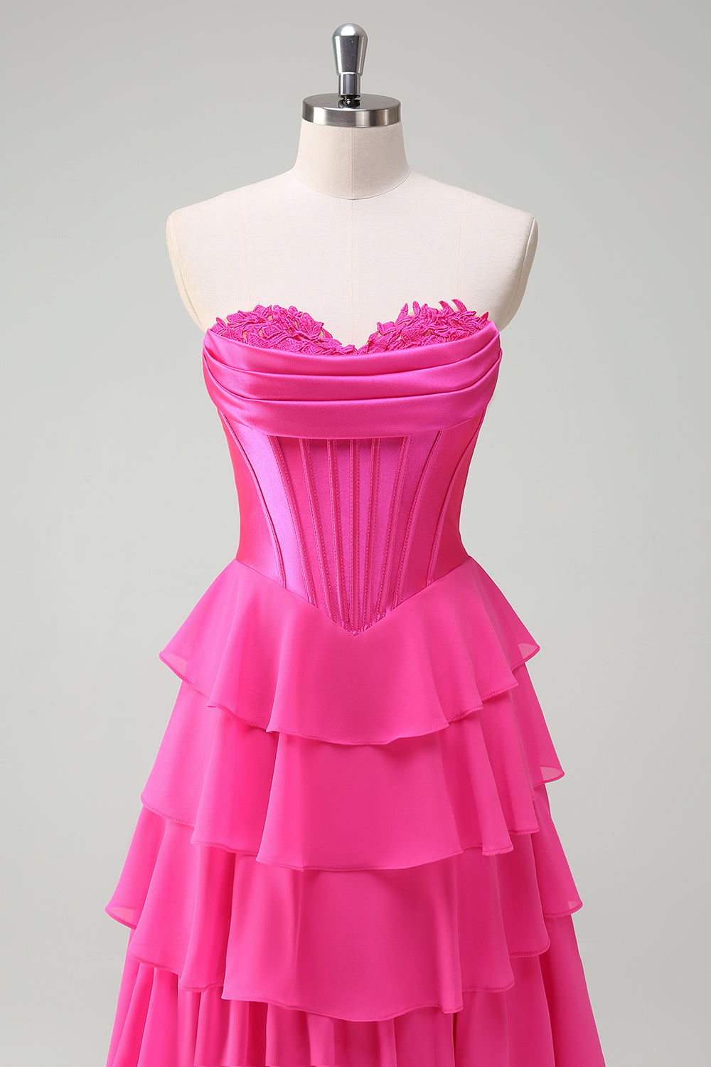 Fucsia A Line senza spalline corsetto Tiered Abito da cerimonia con volant