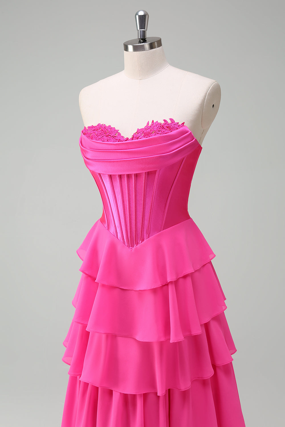 Fucsia A Line senza spalline corsetto Tiered Abito da cerimonia con volant