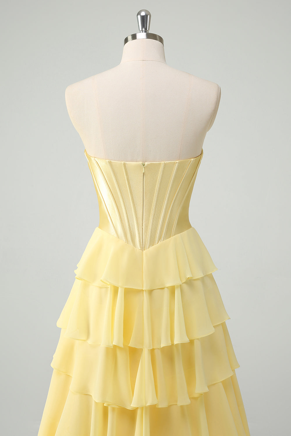 Fucsia A Line senza spalline corsetto Tiered Abito da cerimonia con volant