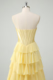 Fucsia A Line senza spalline corsetto Tiered Abito da cerimonia con volant