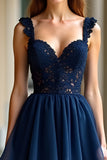 Navy A Line Spaghetti Straps Tiered Lace Abito da ballo lungo