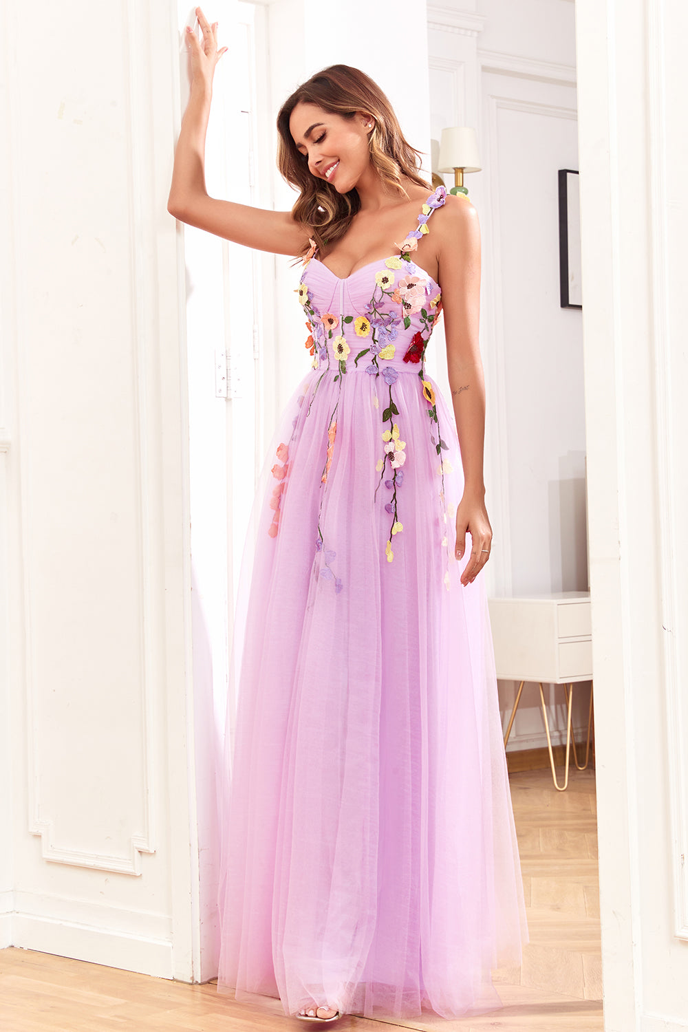 Abito da cerimonia lungo con spalline in tulle viola con fiori 3D