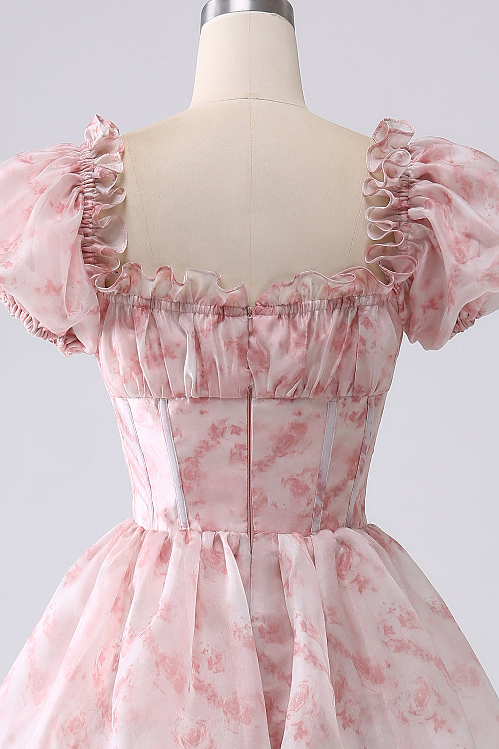 Una linea scollo quadrato azzurro a più livelli floreale abito lungo da ballo con volant