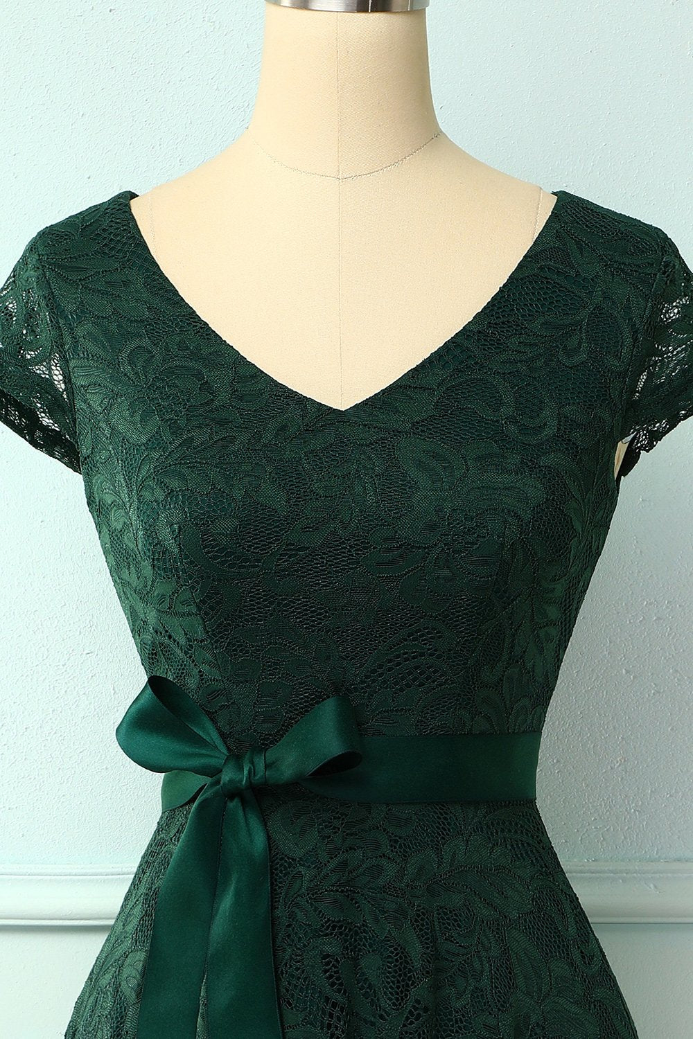 Abito in pizzo verde damigella d'onore con scollo a V