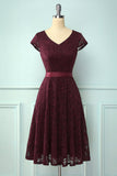 Abito in pizzo damigella d'onore con scollo a V bordeaux