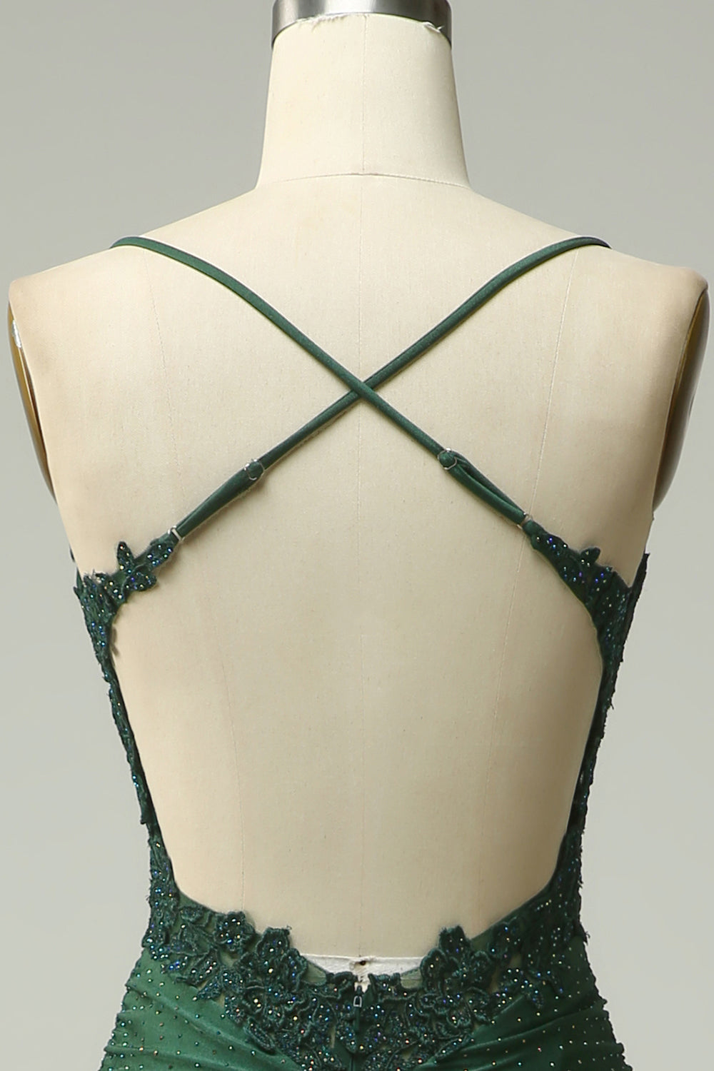 Abito da cerimonia lungo a sirena verde scuro con applicazioni