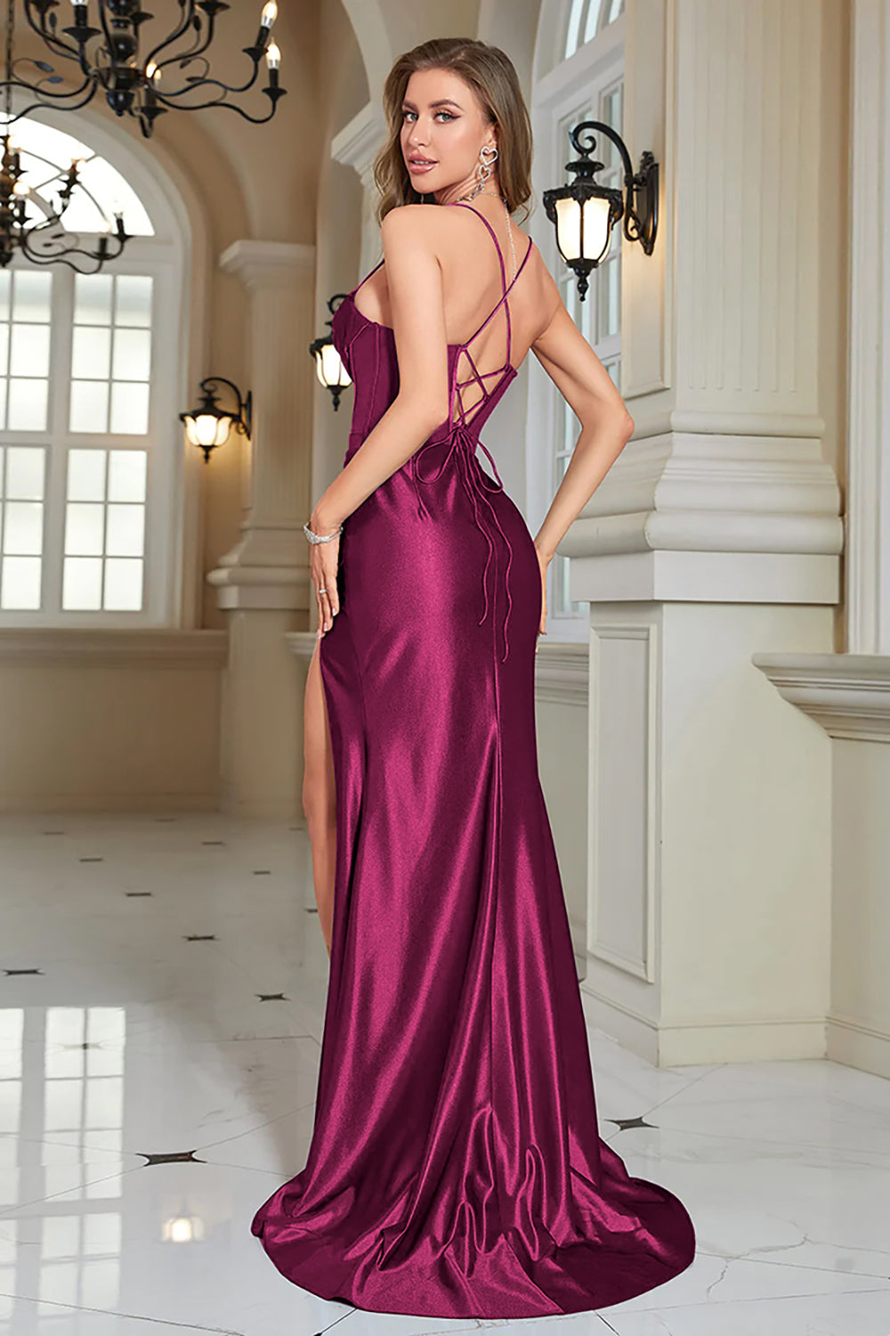 Abito da ballo lungo fucsia a sirena con spalline lunghe con spacco