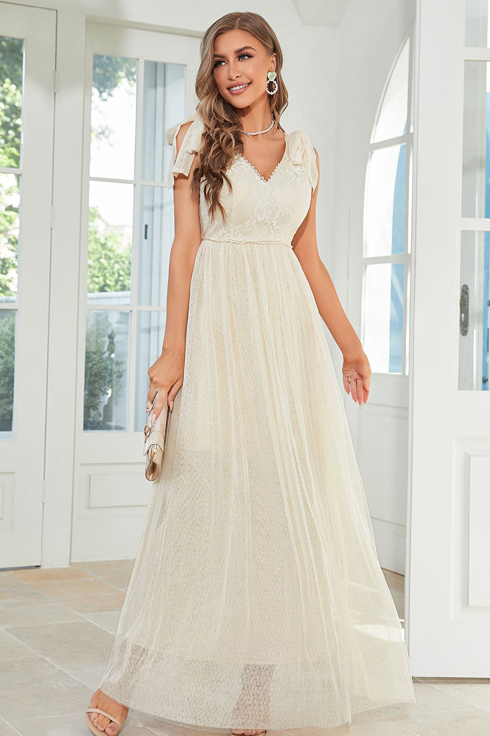 Albicocca pizzo lungo abito per gli ospiti di nozze con fiocco