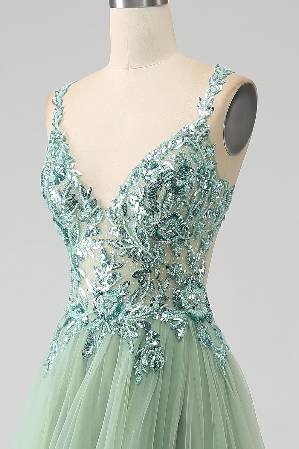 Splendido abito da ballo lungo verde chiaro con scollo a V a linea A con applicazioni
