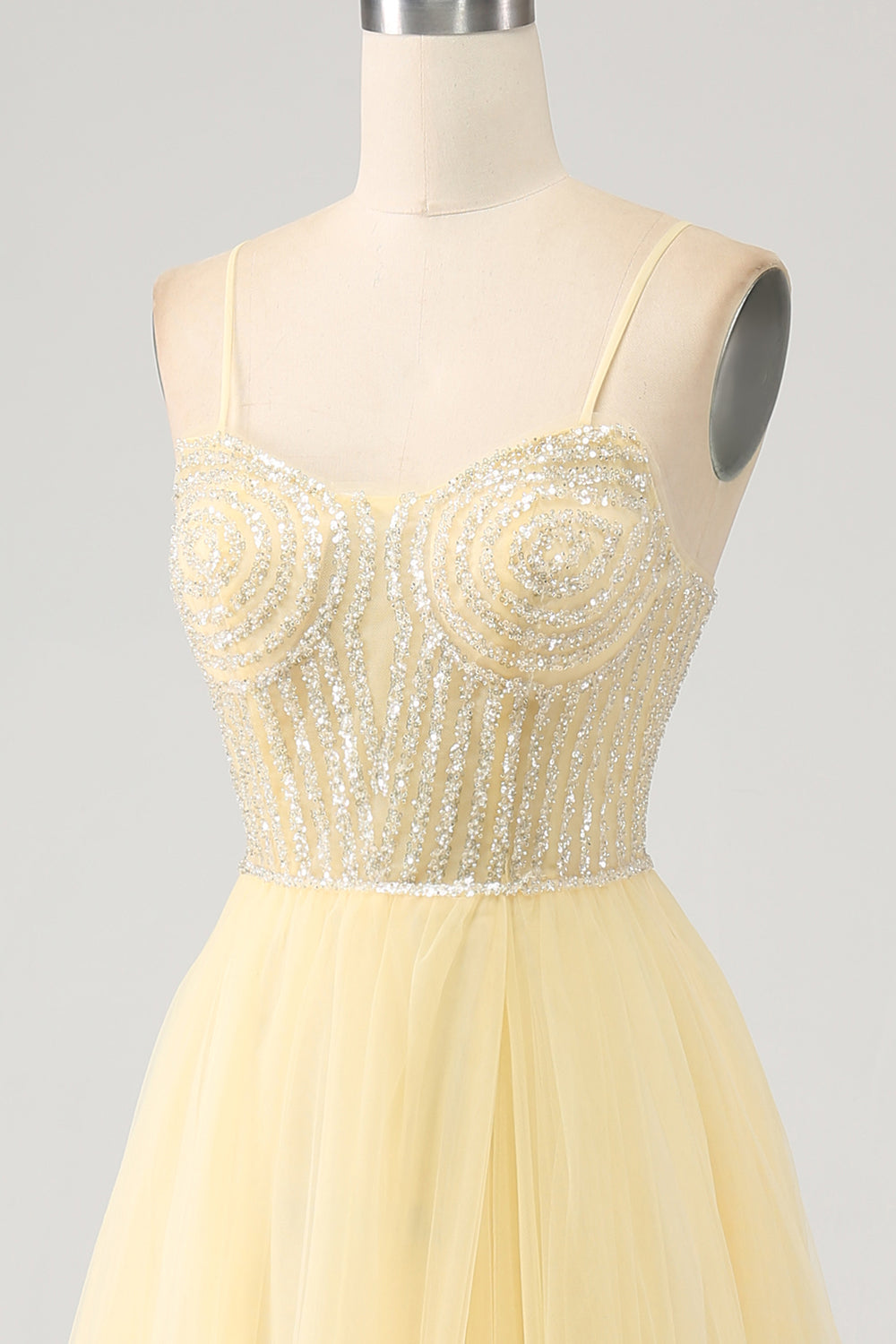 Tulle in rilievo giallo chiarovestito da ballo con spacco