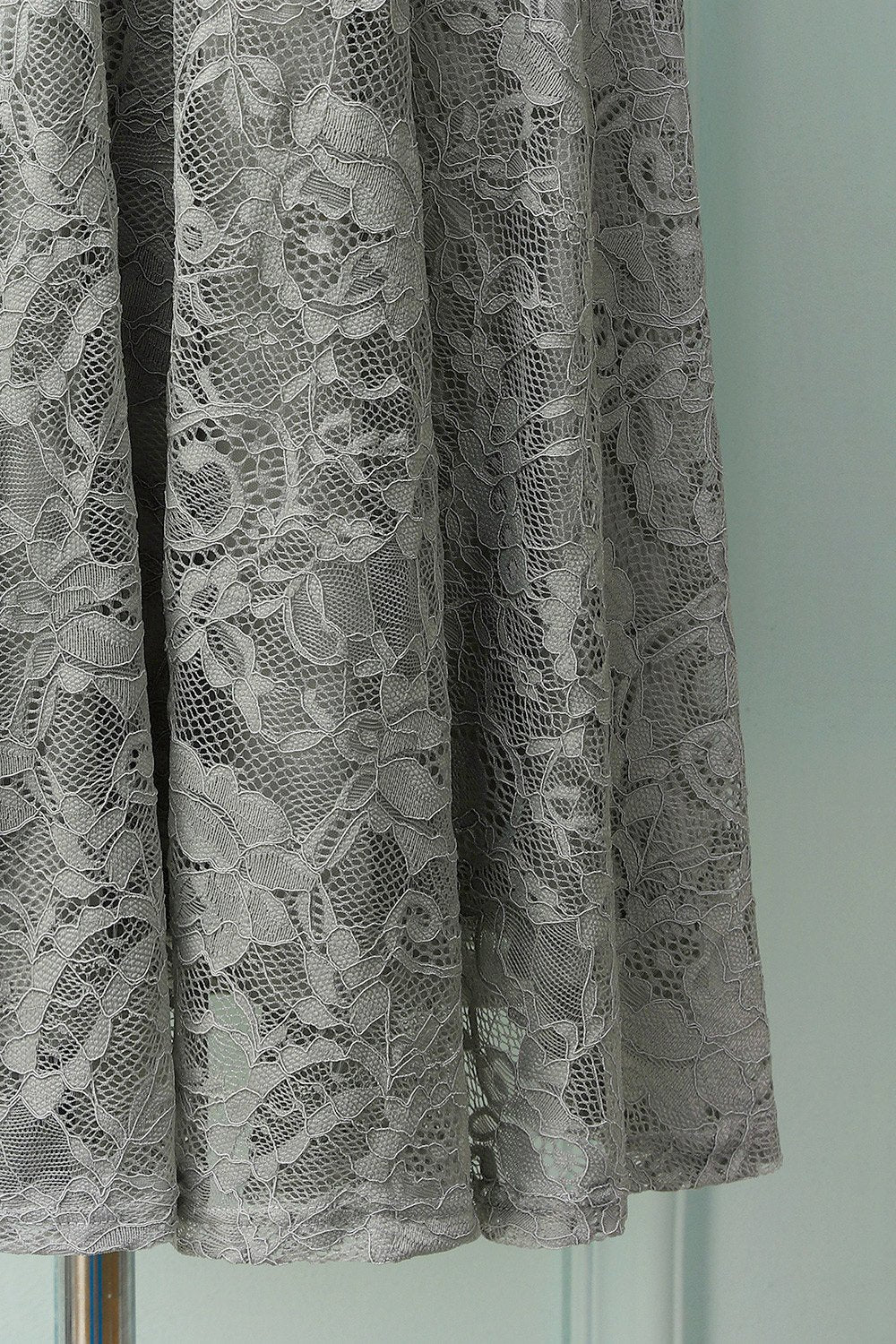 Abito longuette di pizzo grigio