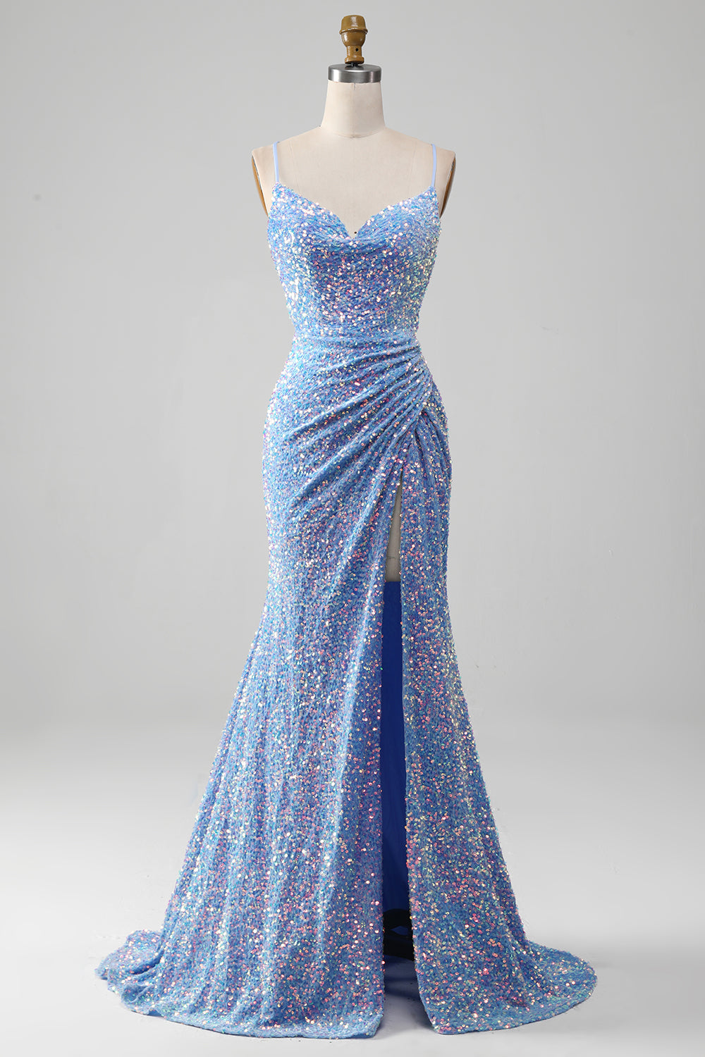 Abito da ballo azzurro con paillettes scintillanti con spacco