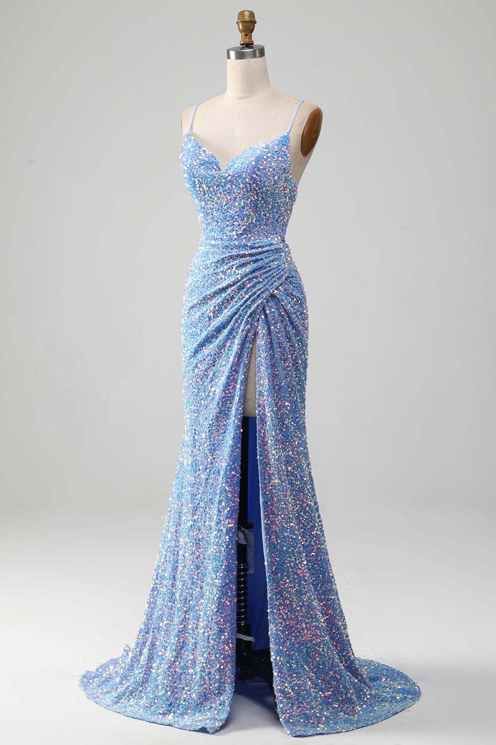 Abito da ballo azzurro con paillettes scintillanti con spacco