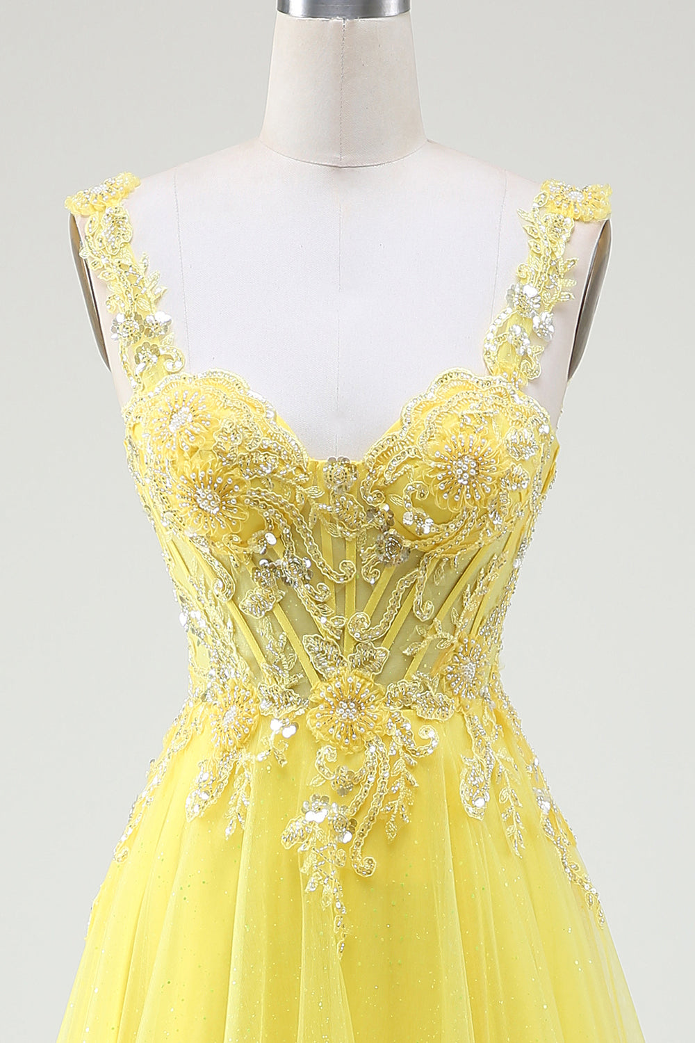 Abito da ballo bustier in tulle con spacco e perline giallo