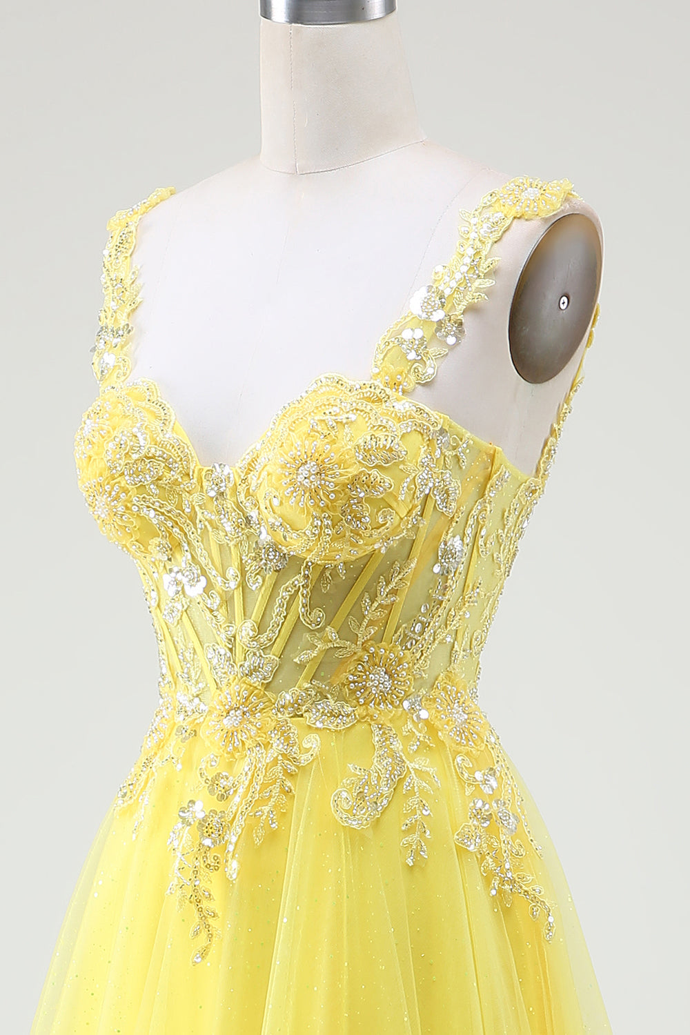 Abito da ballo bustier in tulle con spacco e perline giallo