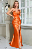 Abito da ballo lungo fucsia a sirena con spalline lunghe con spacco