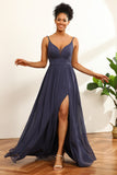 Dusty Blue Ruched Long Chiffon Abito da damigella d'onore con spacco