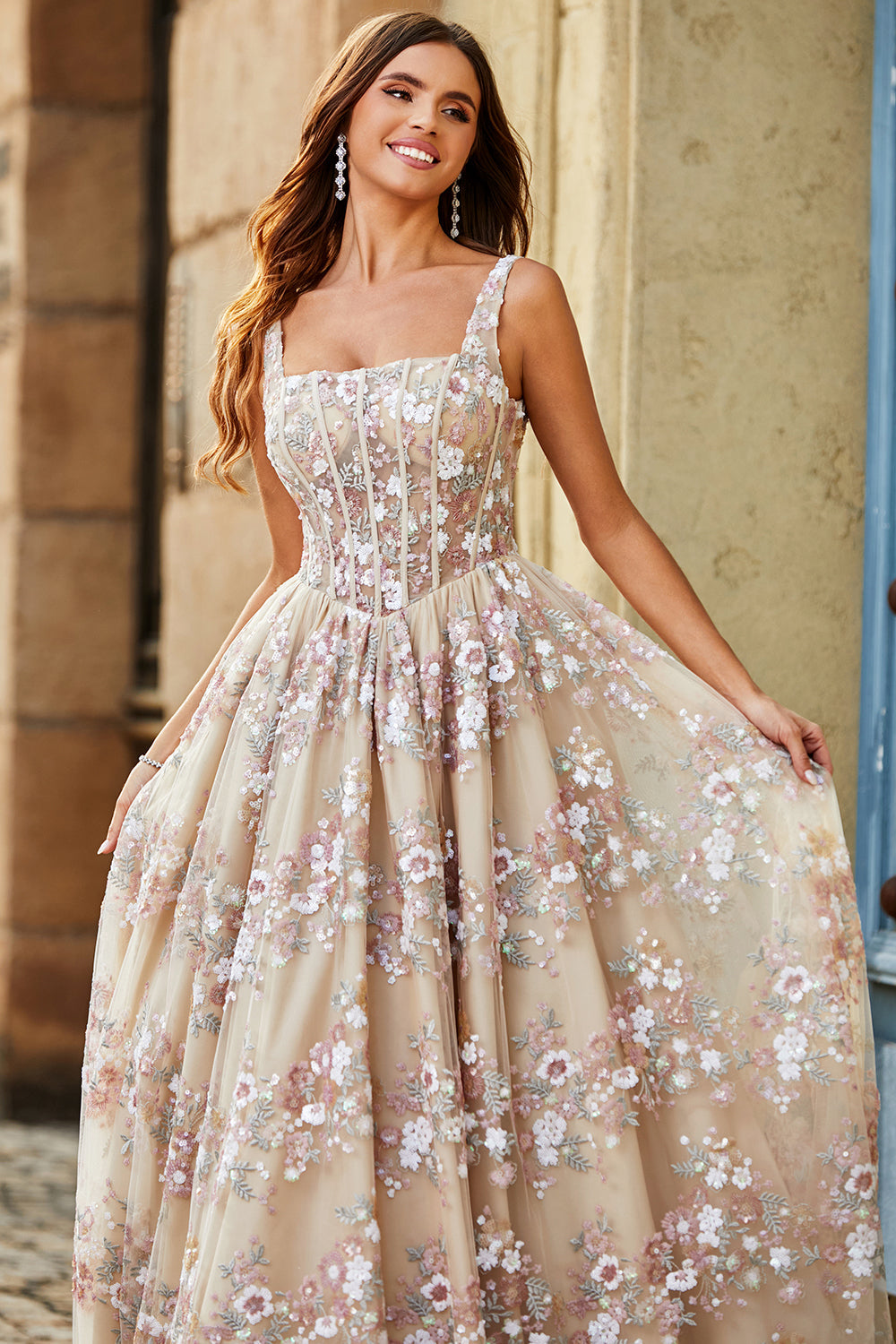 Affascinante A Line Scollo Quadrato Corsetto Corsetto Abito da ballo con appliques