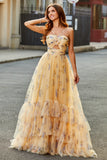 Giallo A-Line Halter plissettato Tulle Tiered Long Prom Dress con ricamo