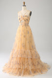 Giallo A-Line Halter plissettato Tulle Tiered Prom Dress con ricamo