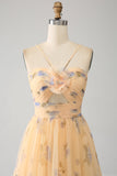 Giallo A-Line Halter plissettato Tulle Tiered Prom Dress con ricamo