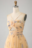 Giallo A-Line Halter plissettato Tulle Tiered Prom Dress con ricamo