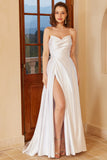 Abito da sposa sweetheart in raso bianco con spacco