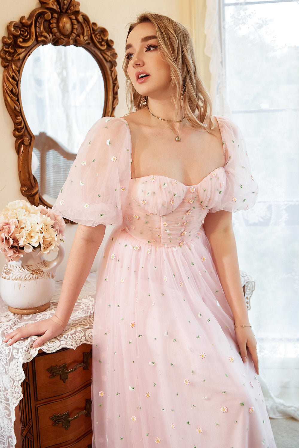 Una linea fuori dalla spalla Blush Plus Size Prom Dress con ricamo