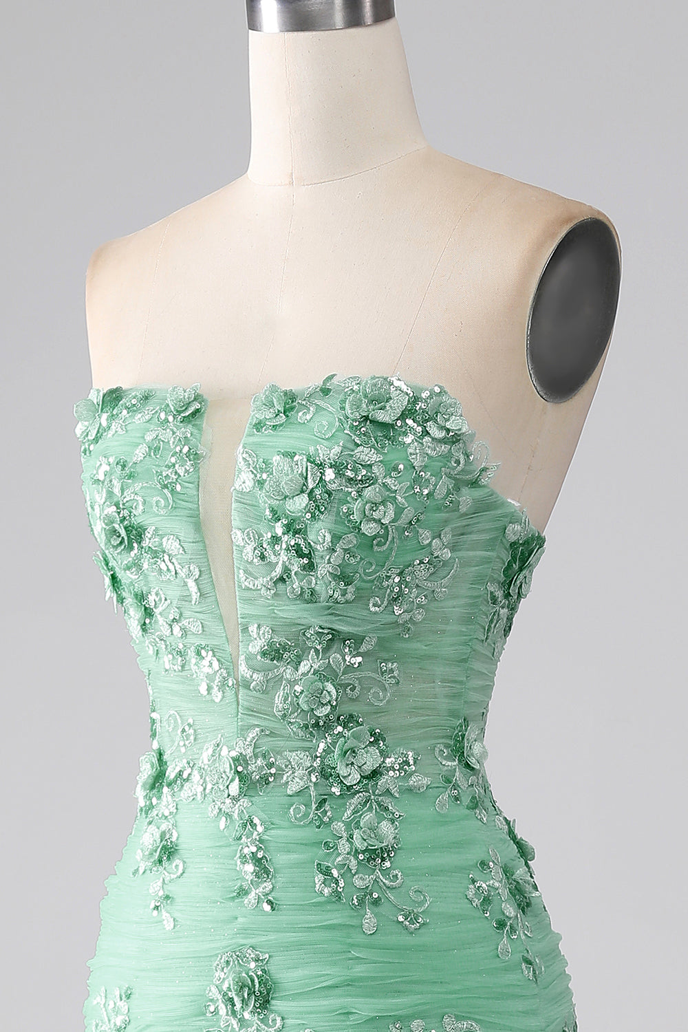 Abito da ballo lungo in tulle senza spalline sirena verde con applicazioni