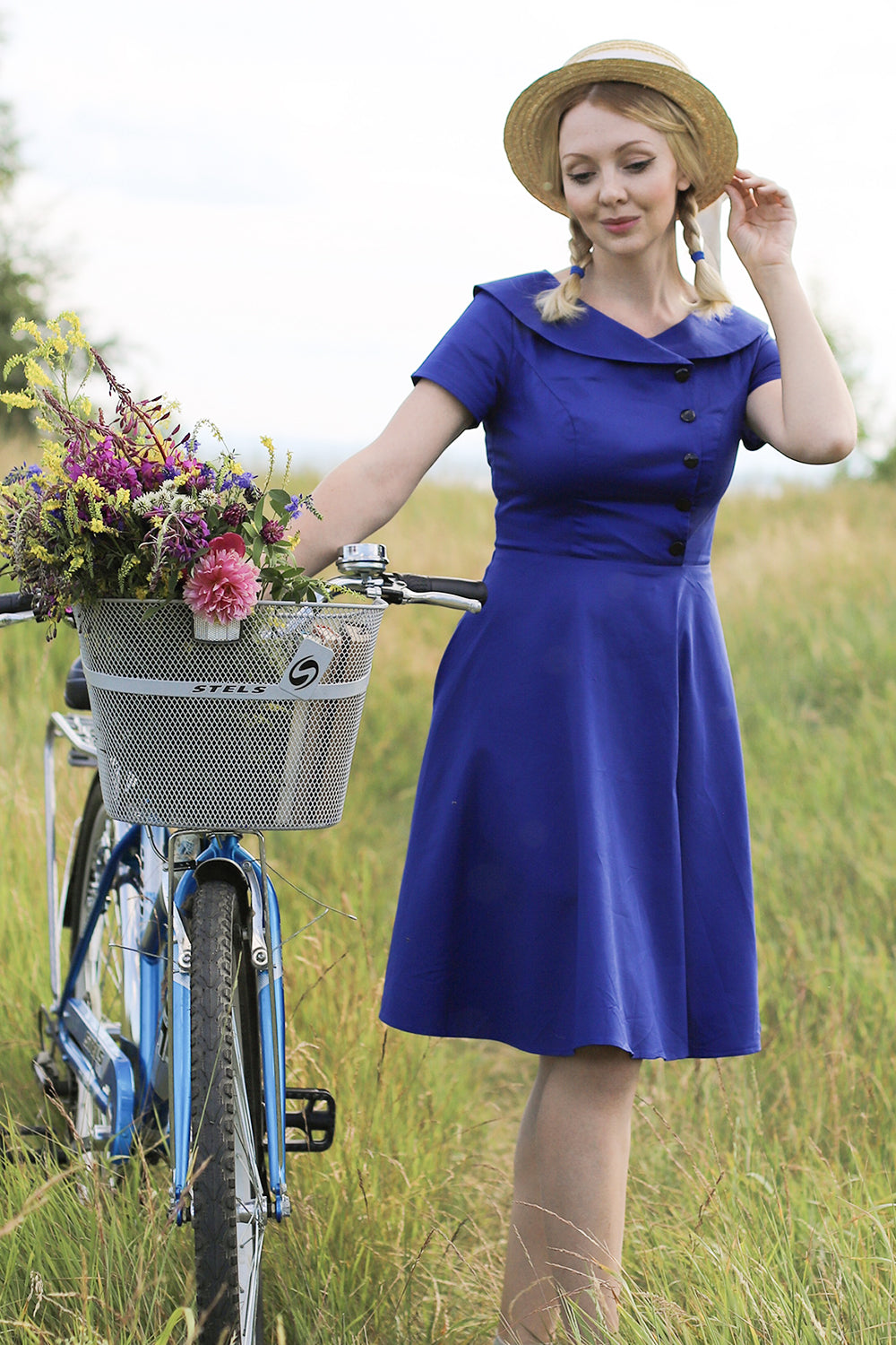 Abito con bottoni bordeaux