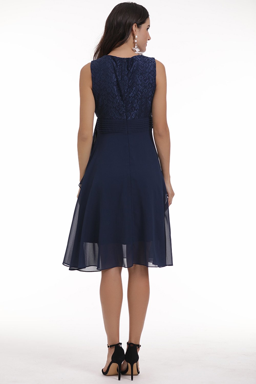 Abito da sposa in pizzo navy con volant