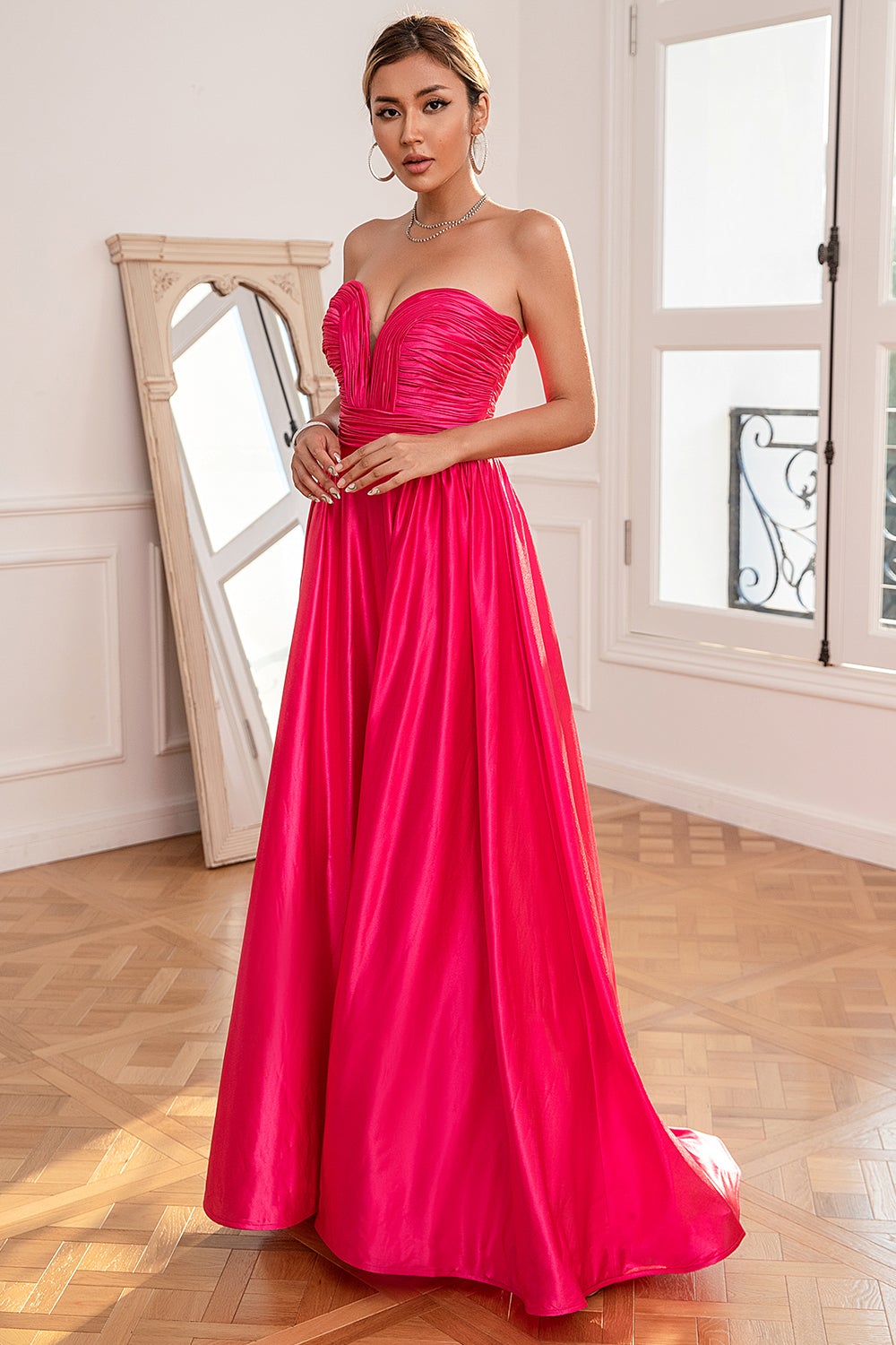 Abito da ballo fucsia senza spalline con spacco