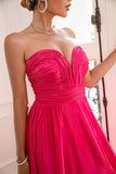 Abito da ballo fucsia senza spalline con spacco