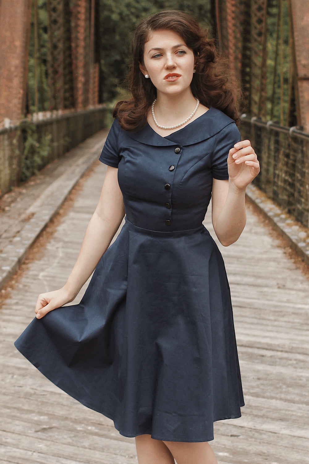 Abito con bottoni bordeaux