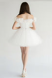 Bianco A Line Tulle Off the Shoulder Abito corto di laurea con applicazioni