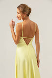 Giallo A Line Halter Cut Out Backless Abito da damigella d'onore lungo con fiore