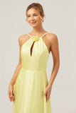 Giallo A Line Halter Cut Out Backless Abito da damigella d'onore lungo con fiore