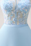 Scintillante blu Halter floreale lungo abito da damigella d'onore con lacci sul retro