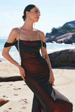 Nero Rosso Mermaid Cold Shoulder Abito da damigella d'onore lungo