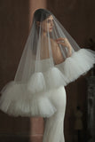 Velo da sposa soffice con volant multistrato