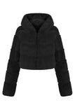 Cappotto corto nero in soffice pelliccia sintetica con zip