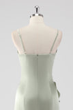 Sage Long Satin V Neck Ruffled Abito da damigella d'onore
