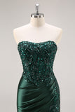 Abito da ballo con paillettes verde scuro a sirena senza spalline con fessura