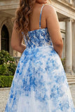 Corsetto a spalline con fiori bianchi blu e lungo vestito da cerimonia plus size con fessura
