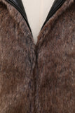 Cappotto corto da uomo in pelliccia sintetica marrone soffice con cappuccio