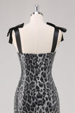 Abito formale con guaina leopardata grigio scintillante