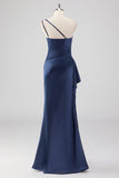 Elegante abito formale monospalla in raso blu navy con fessura