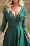 Pizzo di raso verde scuro A Line V Neck 3/4 maniche Madre dell'abito da sposa