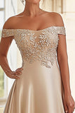 Una linea Champagne Off The Spalla ricamato madre dell'abito da sposa