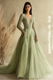 Dusty Sage A Line Abito da ballo in tulle con scollo a V a maniche lunghe